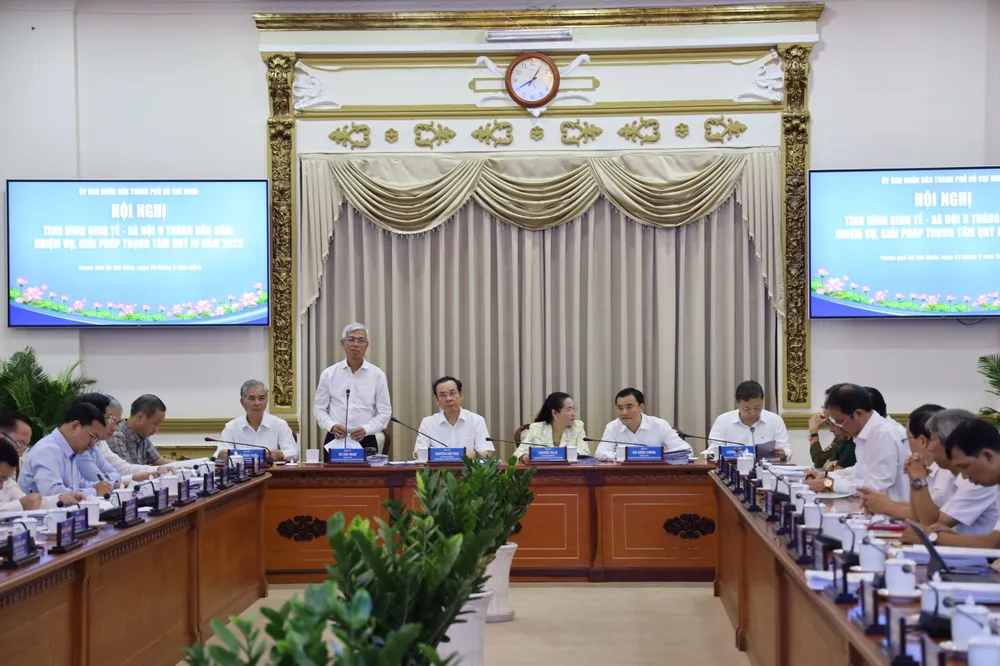 Toàn cảnh phiên họp tình hình kinh tế - xã hội chín tháng đầu năm 2023. Ảnh: TTBC hop-ktxh-tphcm.jpg