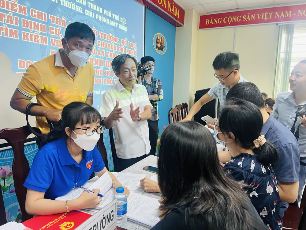 Chi trả tiền bồi thường dự án vành đai 3 tại TP Thủ Đức. Ảnh: ĐÀO TRANG dieu-chinh-he-so-k.jpeg
