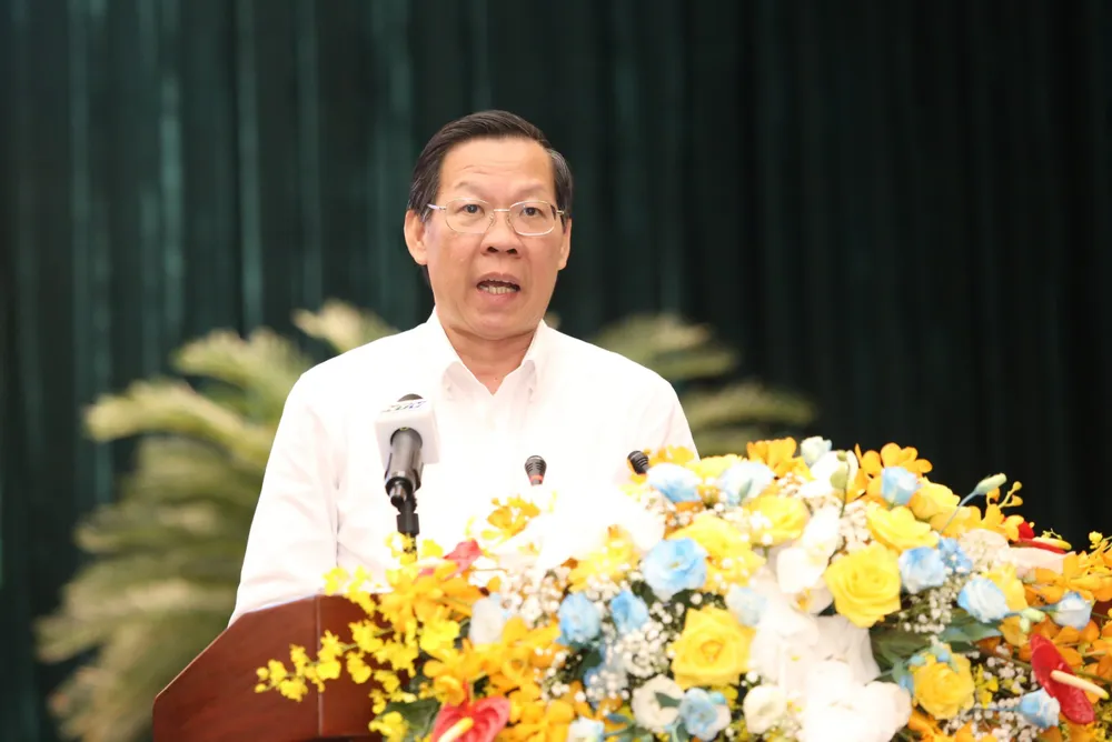 Chủ tịch UBND TP.HCM Phan Văn Mãi nhiều lần nhắc đến đề án này. Ảnh: HÀ THƯ can-bo-làm-viec-tai-nha-5.jpg