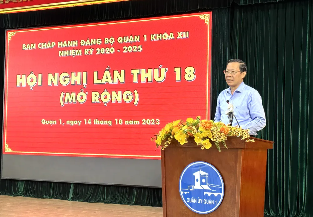 Chủ tịch UBND TP.HCM Phan Văn Mãi phát biểu chỉ đạo hội nghị. Ảnh: LÊ THOA Quận 1 phải là nơi đầu tiên chuyển hoá Nghị quyết 98