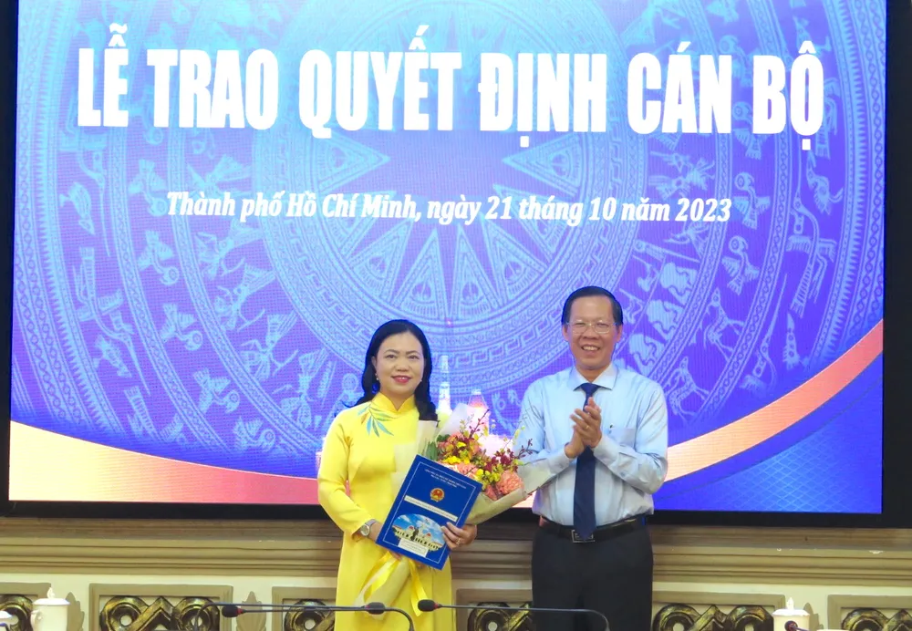Bà Vũ Thị Huỳnh Mai được điều động, bổ nhiệm chức Chủ nhiệm Ủy ban về Người Việt Nam ở nước ngoài TP.HCM. Ảnh: HÀ THƯ bo-nhiem-can-bo-tphcm-1.jpg