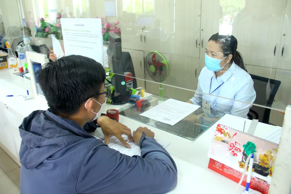 TP.HCM sẽ thực hiện công khai danh sách cán bộ xử lý hồ sơ chậm. Ảnh: LÊ THOA can-bo-xu-ly-ho-so-cham.JPG