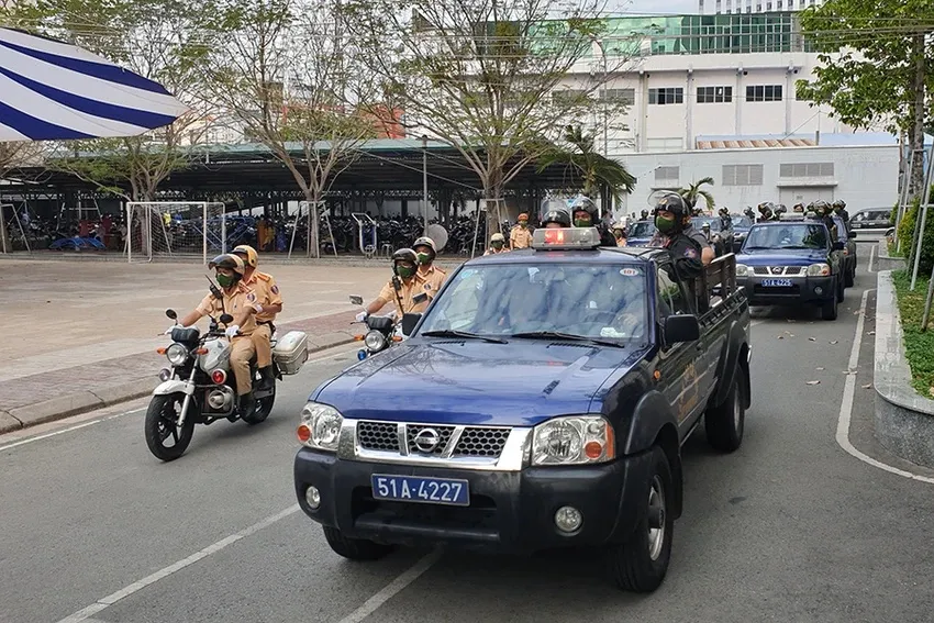 Công an TP.HCM một lần ra quân cao điểm tấn công tội phạm. Ảnh: NGUYỄN TÂN ra-quan-tan-cong-toi-pham.jpg