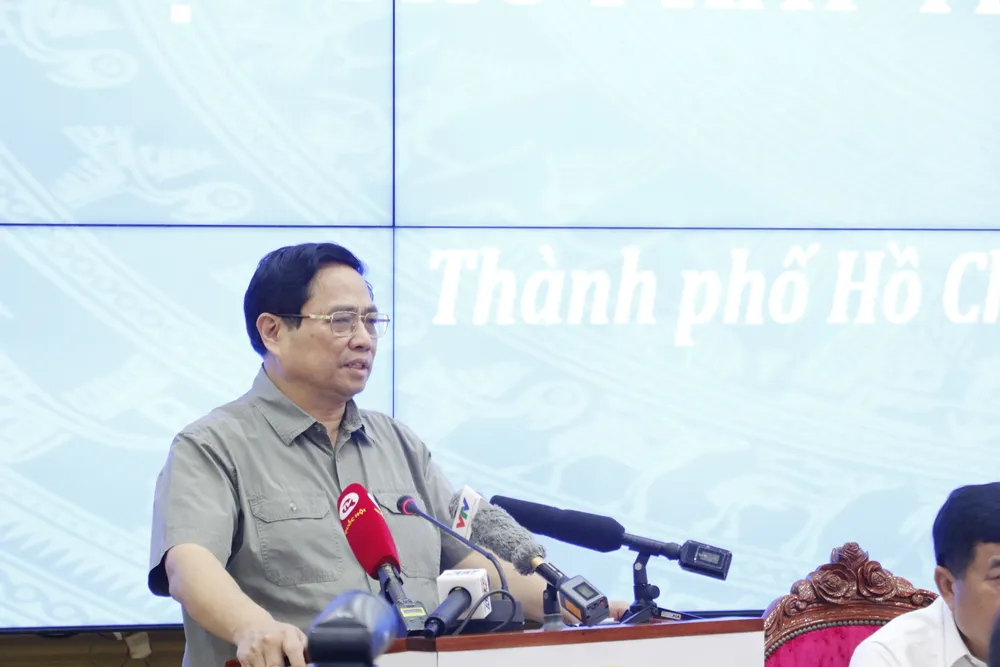 Thủ tướng Phạm Minh Chính phát biểu kết luận hội nghị. Ảnh: HÀ THƯ Thủ tướng: Làm Metro phải có dự án tổng thể, không làm 'lặt vặt vài trăm triệu đô'-thu-tuong-metro-tong-the