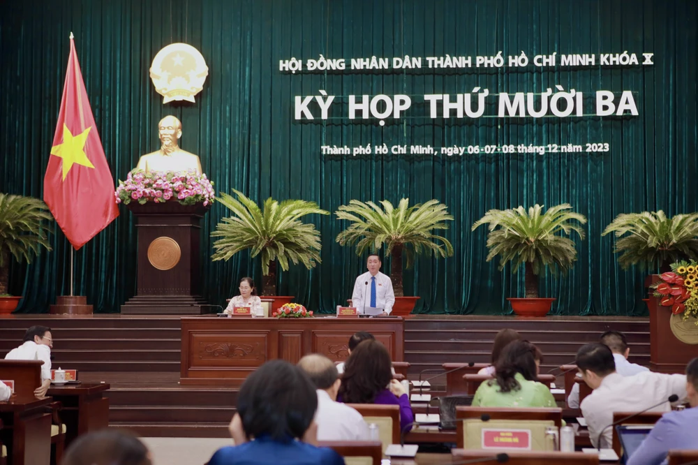Toàn cảnh phiên giám sát của HĐND TP.HCM sáng 8-12. Ảnh: NGUYỆT NHI Đại biểu lo lắng mục tiêu NƠXH khó đạt, lãnh đạo TP.HCM nói sẽ quyết tâm-du-an-noxh