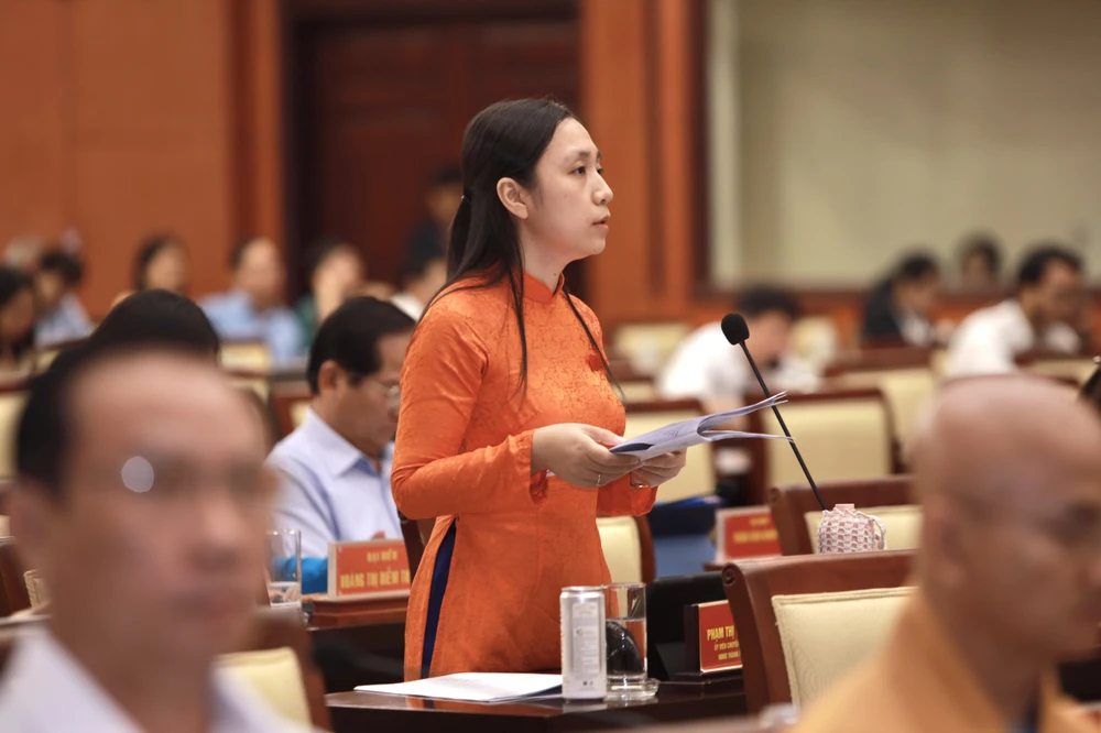 ĐB Phạm Thị Thanh Hương lo TP.HCM không đạt được mục tiêu NƠXH. Ảnh: NGUYỆT NHI Đại biểu lo lắng mục tiêu NƠXH khó đạt, lãnh đạo TP.HCM nói sẽ quyết tâm-giam-sat-noxh