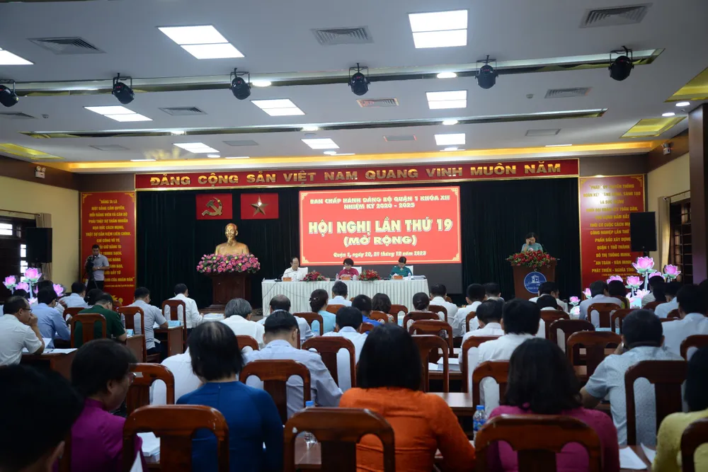 Chủ tịch Phan Văn Mãi đặt hàng: Người dân quận 1 ngồi đâu cũng có thể làm thủ tục hành chính-chu-tich-phan-van-mai-dat-hang-quan-2-6923.jpg