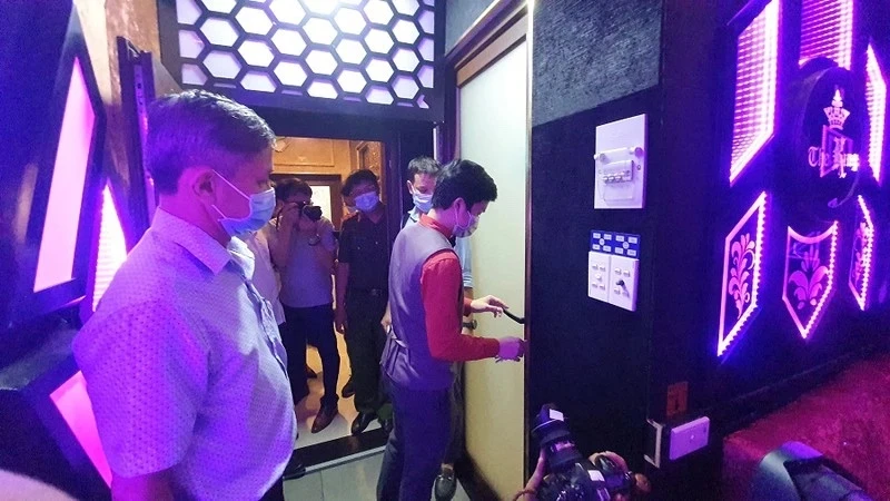 Công an TP.HCM tập trung kiểm tra cháy nổ ở karaoke, vũ trường, bar...-chay-no-karaoke