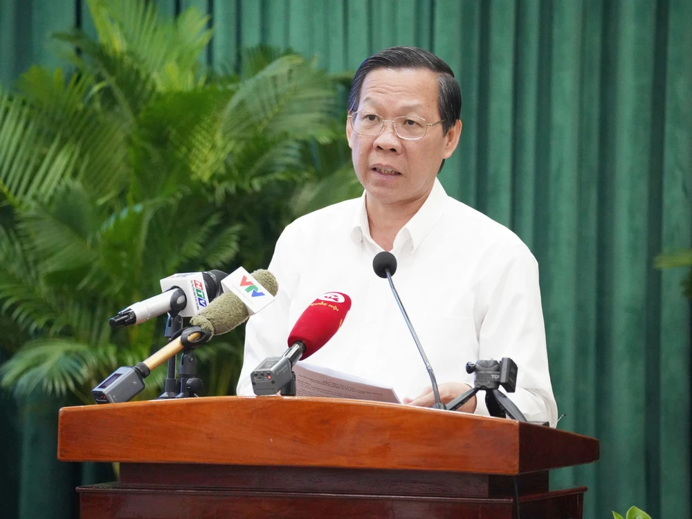 Chủ tịch UBND TP.HCM Phan Văn Mãi phát biểu giao nhiệm vụ năm 2024. Ảnh: THUẬN VĂN Chủ tịch Phan Văn Mãi: Khen - chê cho đúng, gắn đầu tư công vào xếp loại cán bộ-dau-tu-cong-xep-loai-can-bo