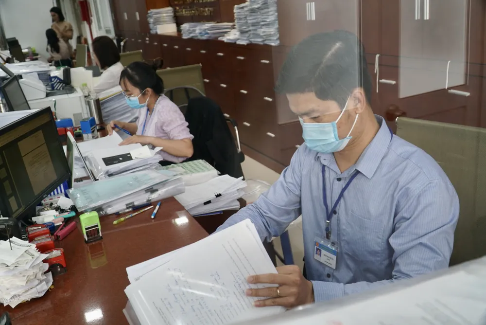 TP.HCM ban hành chỉ thị năm 2024, yêu cầu không trả lời chung chung, đùn đẩy, né tránh. Ảnh: BẢO PHƯƠNG TP.HCM ban hành chỉ thị năm 2024, yêu cầu không trả lời chung chung, đùn đẩy, né tránh-dun-day-ne-tranh