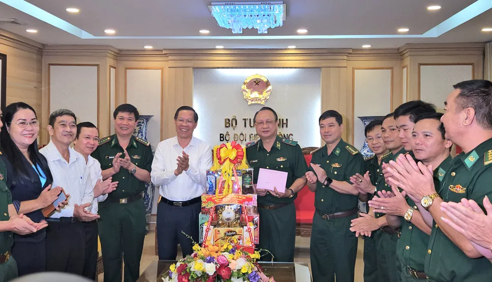 Chủ tịch Phan Văn Mãi thăm, chúc Tết Mẹ Việt Nam anh hùng, người dân khó khăn-chu-tich-phan-van-mai-chuc-tet