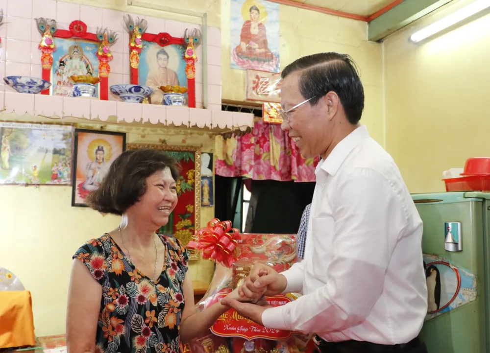 Chủ tịch Phan Văn Mãi thăm, chúc Tết Mẹ Việt Nam anh hùng, người dân khó khăn-chu-tich-phan-van-mai-chuc-tet