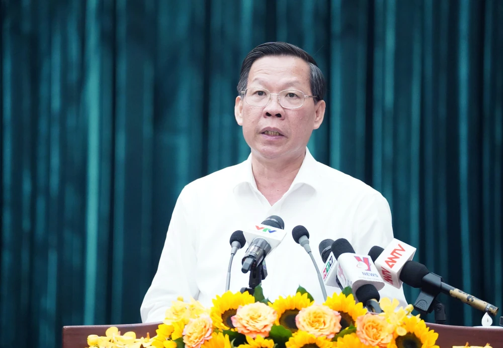 Chủ tịch UBND TP.HCM Phan Văn Mãi phát biểu tại hội nghị. Ảnh: THUẬN VĂN Chủ tịch Phan Văn Mãi: TP.HCM sẽ tiếp tục mua lại hoa của người dân vào đêm 30 Tết 2025-chu-tich-phan-van-mai