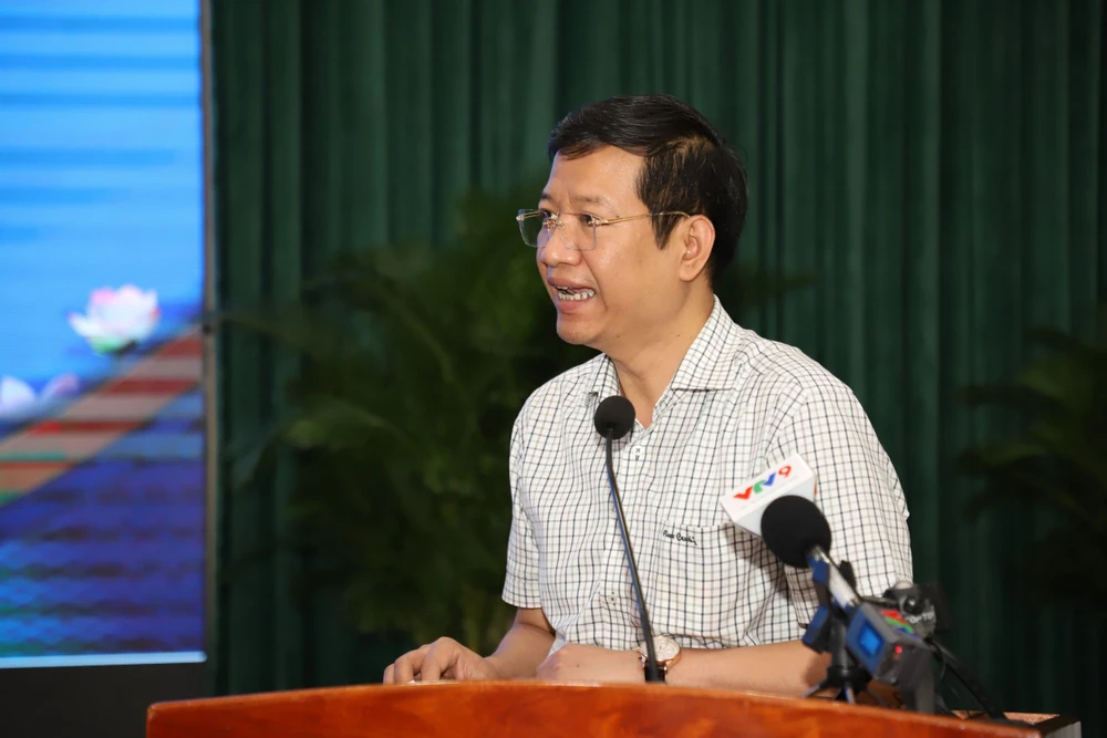 Ông Nguyễn Duy Hoàng, Phó Cục trưởng Cục Kiểm soát thủ tục hành chính, Văn phòng Chính phủ, phát biểu tại hội nghị. Ảnh: HÀ THƯ Cục Kiểm soát TTHC: Có tình trạng làm trực tuyến nhưng phải nộp cả hồ sơ giấy-dich-vu-cong-truc-tuyen