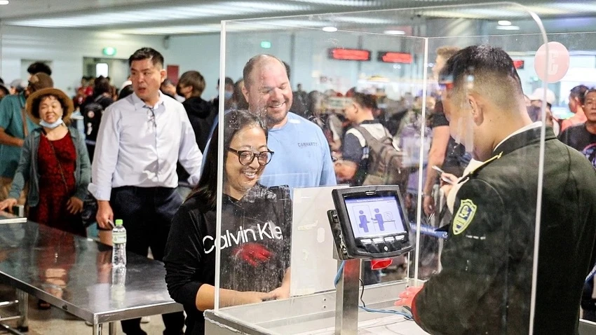 Nhà đầu tư nước ngoài sẽ có làn ưu tiên khi nhập cảnh vào TP.HCM-nha-dau-tu-nuoc-ngoai-nhap-canh