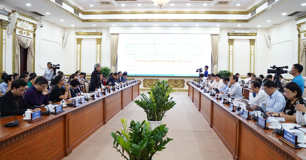 Toàn cảnh buổi gặp mặt cộng đồng ĐMST. Ảnh: THUẬN VĂN lanh-dao-TP-gap-cong-dong-khoi-nghiep-2.jpg