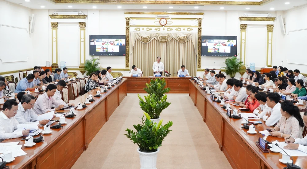 TP.HCM phát hơn 89.000 phiếu khảo sát công chức, viên chức về nền công vụ-nen-cong-vu-tp.hcm