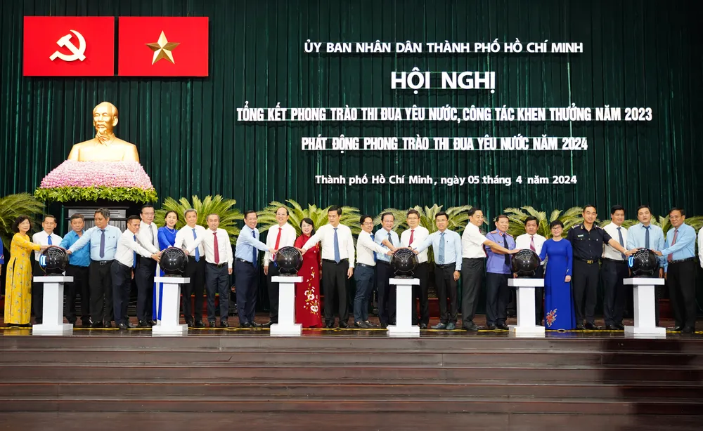 Cán bộ, công chức TP.HCM phải thi đua sáng tạo, dám nghĩ, dám làm-thi-dua-yeu-nuoc