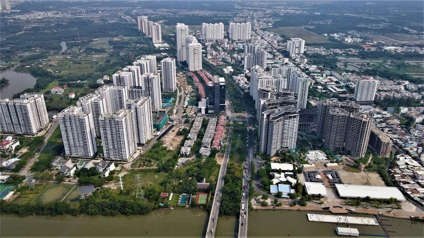 Đường Nguyễn Hữu Thọ là một trong những trục đường chính nối huyện Nhà Bè với khu vực trung tâm TP. Ảnh: NGUYỄN TÂM nha-be-sap-xep-1.jpg