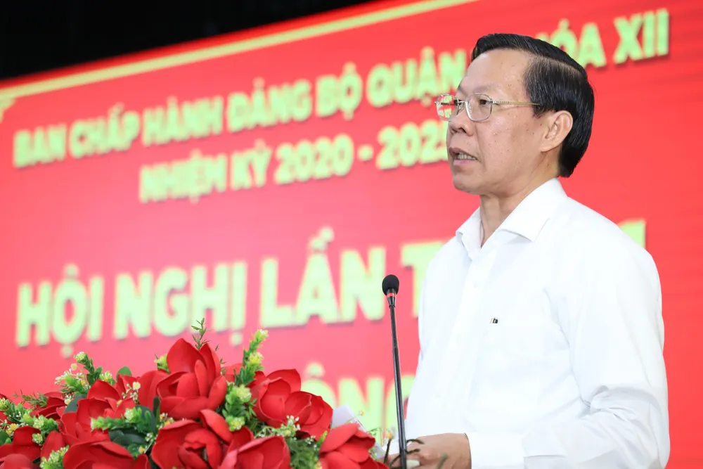 Phó Bí thư Thành ủy, Chủ tịch UBND TP.HCM Phan Văn Mãi phát biểu chỉ đạo tại Quận uỷ quận 1. Ảnh: HÀ THƯ Quận 1 phải có 'chuyện chơi' hàng ngày, hàng đêm cho người dân-quan-1