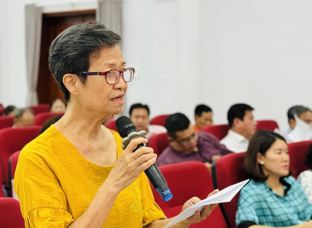 Cử tri Đào Thị Liên Hương, phường Nguyễn Thái Bình, quận 1 đặt vấn đề chất lượng đường cao tốc trên cả nước. Ảnh: HÀ THƯ Cử tri quận 1, TP.HCM: Chất lượng cao tốc có đạt chuẩn?-cu-tri-quan-1.jpg