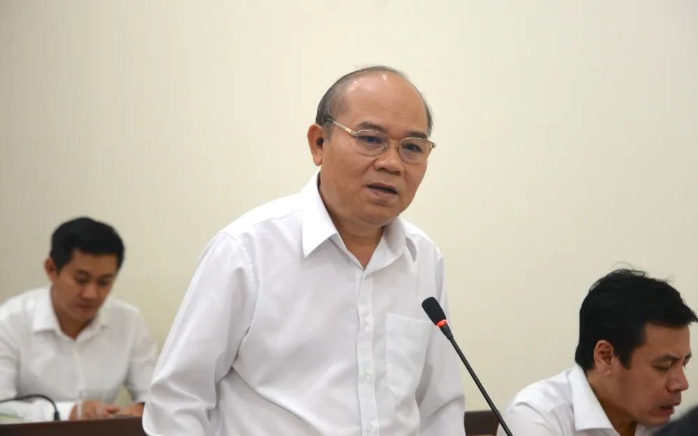 Chánh Thanh tra TP.HCM Trần Văn Bảy gợi ý hướng ra cho các công trình, dự án tồn đọng. Ảnh: HÀ THƯ Nhiều dự án tồn đọng ở TP.HCM: Hợp lý nhưng không hợp pháp