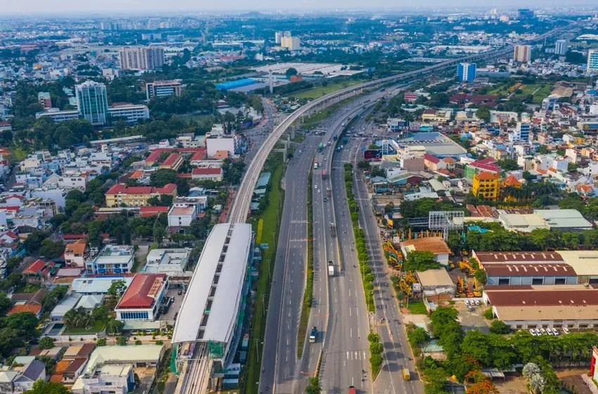 TP.HCM sẽ làm 183km đường sắt đô thị đến năm 2035. Ảnh: HOÀNG GIANG xe-buyt-dien.jpeg