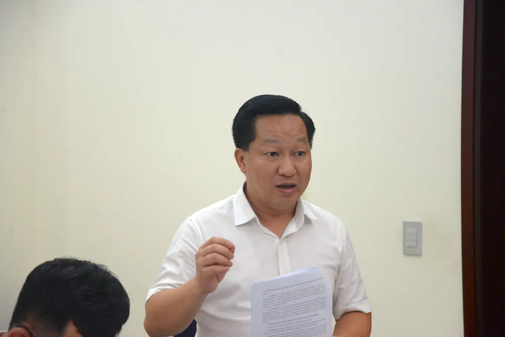 Chủ tịch UBND TP Thủ Đức Hoàng Tùng nêu ý kiến về vận hành xe buýt điện trên đường ray có sẵn. Ảnh: HÀ THƯ Chủ tịch TP Thủ Đức: Nghiên cứu xe buýt điện chạy trên đường ray -xe-buyt-dien.jpg