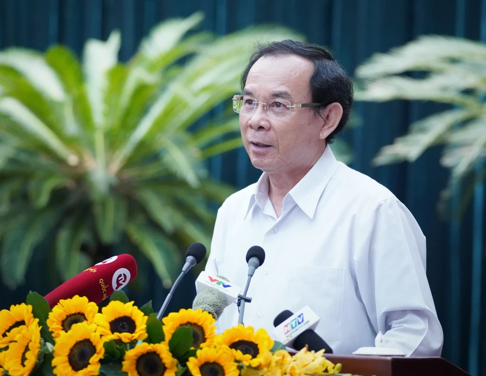 Bí thư Nguyễn Văn Nên đề nghị có chính sách truyền thông tốt, đừng để người dân nói ‘cây không trồng thì lòng không tiếc’. Ảnh: THUẬN VĂN Bí thư Nguyễn Văn Nên: Đừng để người dân nói ‘cây không trồng thì lòng không tiếc’-bi-thu-nguyen-van-nen-1.jpg