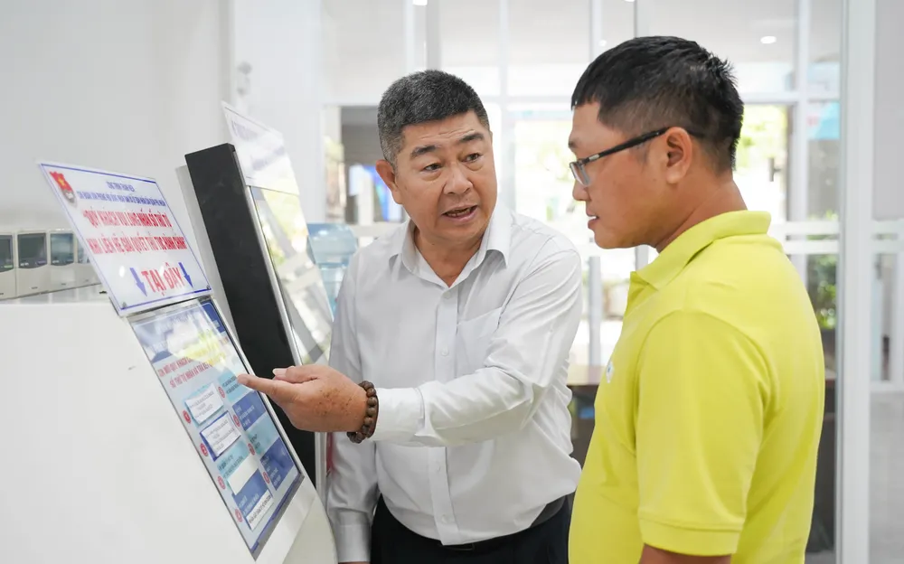 Chánh Thanh tra TP.HCM Trần Văn Bảy đề nghị ai không tiếp dân thực lòng thì phải được xử lý nghiêm. Ảnh minh họa: THUẬN VĂN tiep-cong-dan-3.jpg