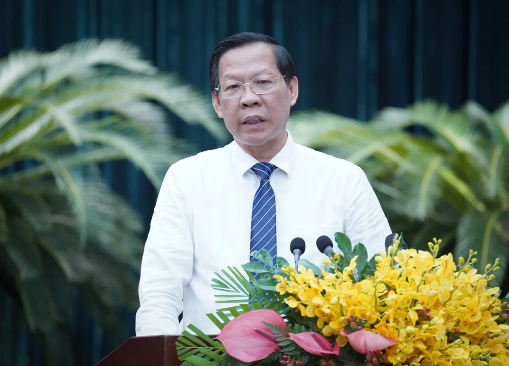 Chủ tịch UBND TP.HCM Phan Văn Mãi. Ảnh: THUẬN VĂN 2 tân Phó Chủ tịch UBND TP.HCM Dương Ngọc Hải và Trần Thị Diệu Thúy được Chủ tịch phân công nhiệm vụ-pho-chu-tich-ubnd-tp.hcm-3.jpg