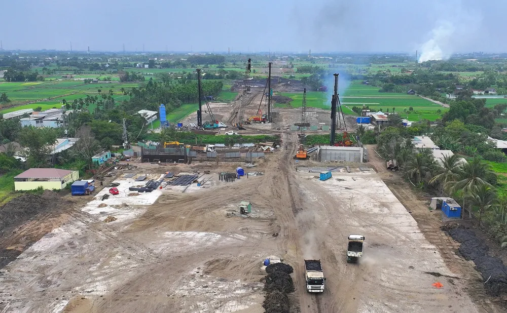 TP.HCM đề xuất thưởng cho nhà thầu vượt tiến độ, '3 ca, 4 kíp'. Ảnh: HOÀNG GIANG TP.HCM đề xuất 'thưởng' cho nhà thầu vượt tiến độ, thi công '3 ca, 4 kíp'-nha-thau-vuot-tien-do.jpeg