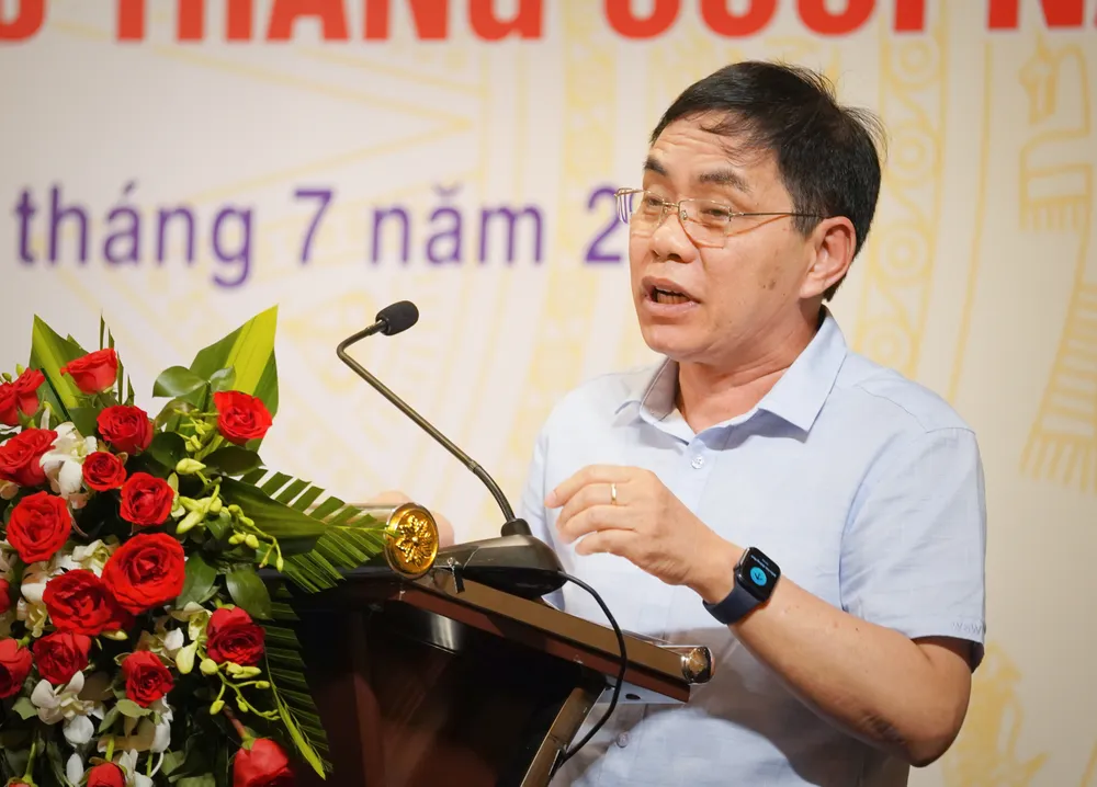 Ông Triệu Đức Hạnh, Giám đốc Sở Nội vụ tỉnh Nam Định, chia sẻ cách làm trong sắp xếp ĐVHC của tỉnh. Ảnh: THUẬN VĂN cai-cach-tien-luong-5.jpg