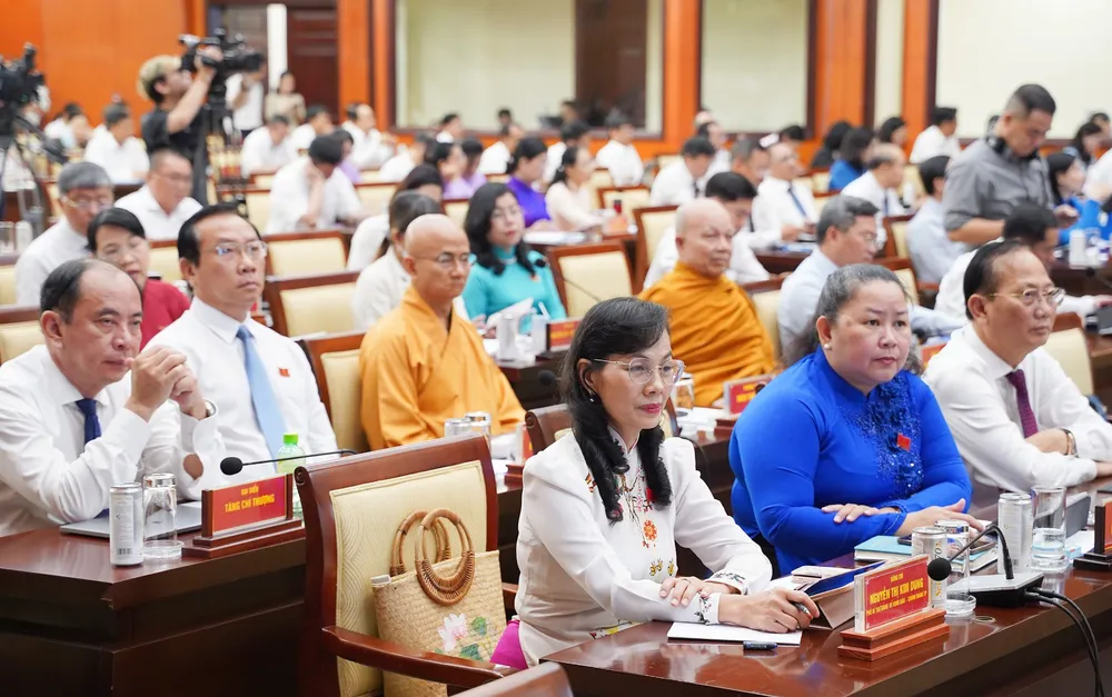 Các đại biểu HĐND TP.HCM tại kỳ họp sáng 15-7. Ảnh: THUẬN VĂN cu-tri-tp.hcm-2.jpg