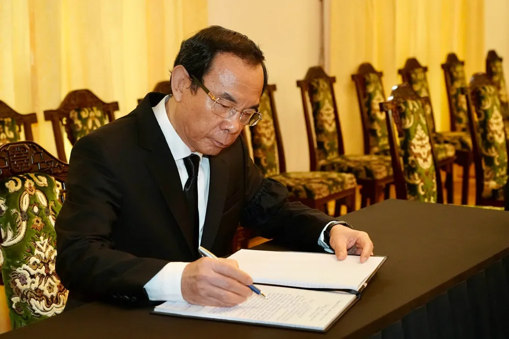 Những hình ảnh xúc động tại lễ viếng Tổng Bí thư Nguyễn Phú Trọng tại TP.HCM-tong-bi-thu-nguyen-phu-trong-13.jpg