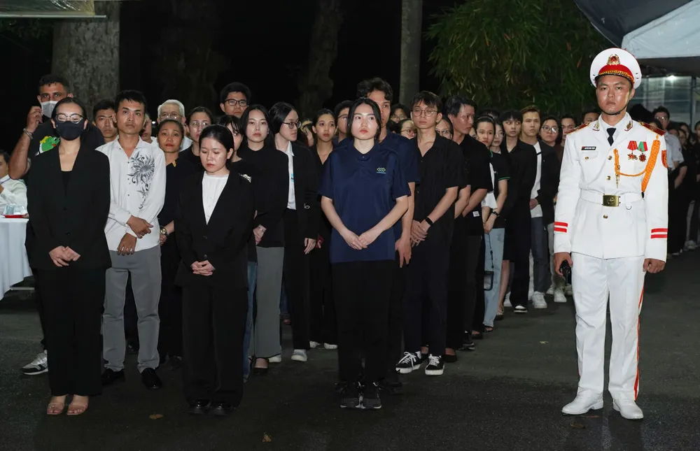 Dù rất đông người dân đến viếng nhưng Ban tổ chức sắp xếp rất ổn định. Ảnh: THUẬN VĂN tong-bi-thu-nguyen-phu-trong-84.jpg