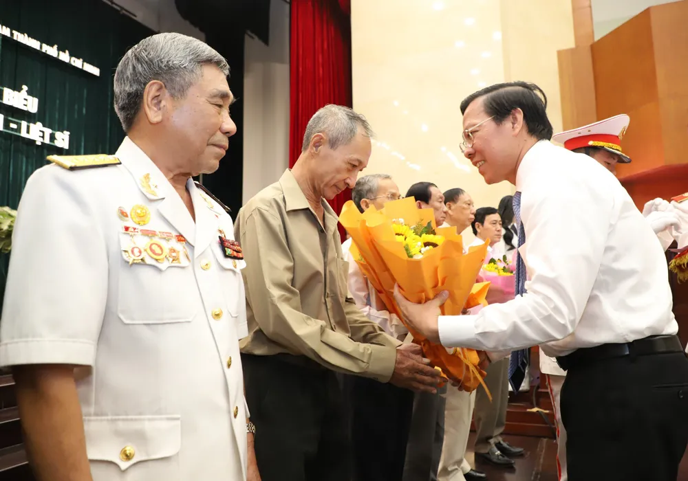 Chủ tịch UBND TP.HCM Phan Văn Mãi khẳng định chăm lo cho gia đình chính sách, người có công có nhiều bao nhiêu cũng chưa đủ. Ảnh: HÀ THƯ Chủ tịch TP.HCM: Chăm lo cho gia đình chính sách 'nhiều bao nhiêu cũng chưa đủ'-gia-dinh-chinh-sach-1.jpg