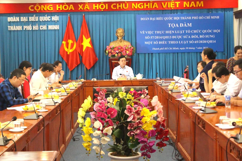 Toàn cảnh tọa đàm về Luật Tổ chức Quốc hội, sáng 30-7. Ảnh: L.THOA Chuyên gia đề xuất miễn trừ trách nhiệm đối với phát ngôn của đại biểu Quốc hội-dai-bieu-quoc-hoi-2.JPG