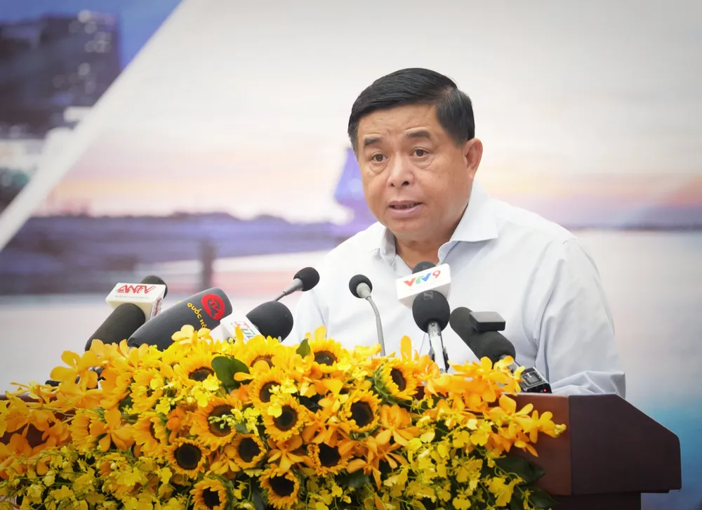 Bộ trưởng Bộ KH&ĐT Nguyễn Chí Dũng cho biết vùng Đông Nam Bộ tăng trưởng khá nhưng chưa đạt yêu cầu đề ra. Ảnh: THUẬN VĂN vung-dong-nam-bo-2.jpg