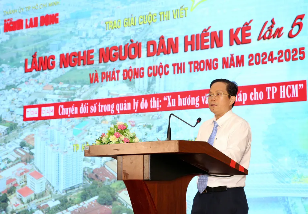 Nhà báo Tô Đình Tuân, Tổng Biên tập báo Người Lao Động, phát biểu tại buổi lễ. Ảnh: HOÀNG TRIỀU bao-nguoi-lao-dong-2.jpg