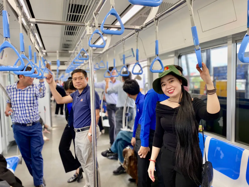 TP.HCM sẽ hoàn thiện thẻ vé thông minh dùng chung cho xe buýt và metro số 1. Ảnh: Y.CHÂU metro-so-1-2.jpg