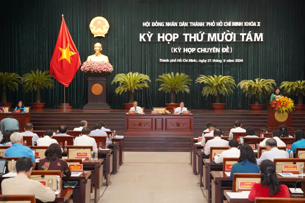 Toàn cảnh kỳ họp HĐND TP.HCM sáng 27-9. Ảnh: THUẬN VĂN bao-so-3-1.JPG