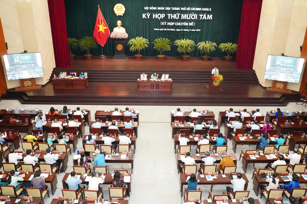 HĐND TP.HCM quyết nghị việc thí điểm thành lập Trung tâm phục vụ hành chính công. Ảnh: THUẬN VĂN HĐND TP.HCM thống nhất thành lập Trung tâm phục vụ hành chính công-hanh-chinh-cong.jpg