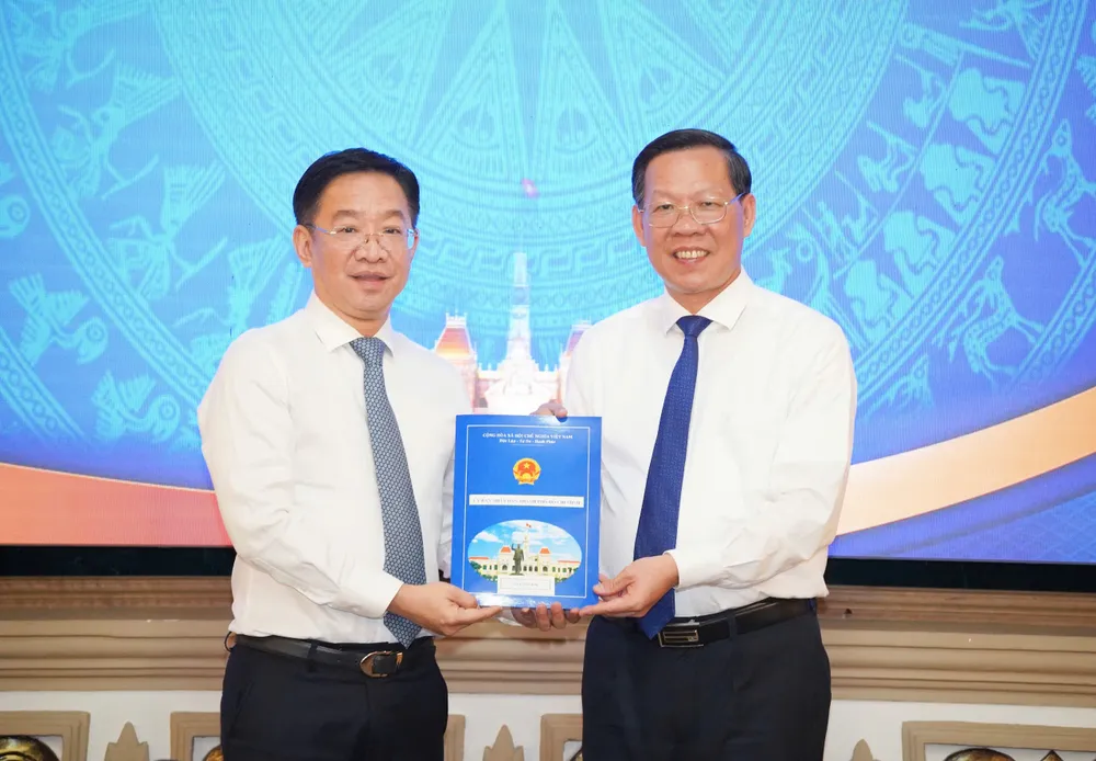 Phó Giám đốc Sở Xây dựng Lê Trần Kiên được điều động, bổ nhiệm về làm Chủ tịch UBND quận Bình Thạnh. Ảnh: THUẬN VĂN TP.HCM điều động, bổ nhiệm 4 cán bộ chủ chốt-can-bo-chu-chot