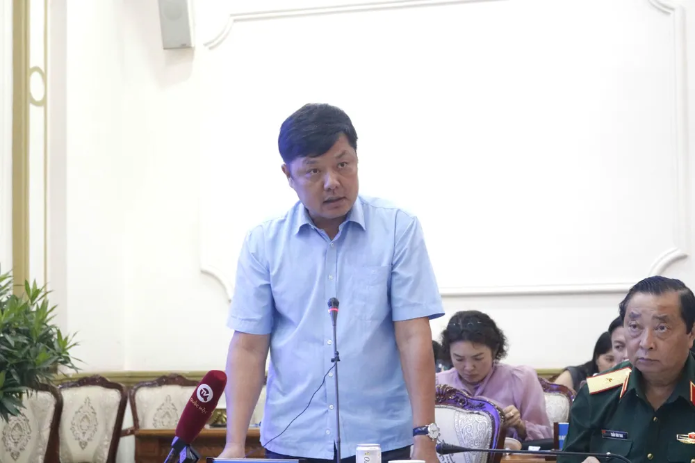 Đại tá Nguyễn Đình Dương, Phó Giám đốc Công an TP.HCM nói về thủ đoạn lừa đảo qua mạng. Ảnh: HỒNG THẮM Phó Giám đốc Công an TP.HCM nói về thủ đoạn lừa đảo qua mạng-cong-an-tp.hcm.jpg