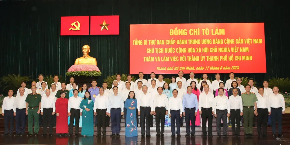 TP.HCM công bố 10 dấu ấn nổi bật năm 2024-10-dau-an-noi-bat-1.jpg