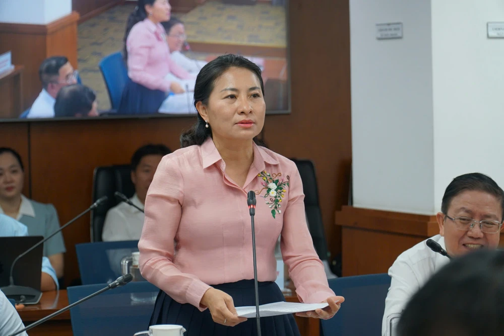 Bà Phan Kiều Thanh Hương, Phó Giám đốc Sở Nội vụ TP.HCM, đã thông tin về kết quả Giải thưởng sáng tạo TP.HCM lần thứ 4 năm 2025. Ảnh: B.PHƯƠNG 'Cùng ngư dân thắp sáng đèn trên biển' của Báo Pháp Luật TP.HCM đoạt Giải thưởng Sáng tạo TP.HCM lần 4-cung-ngu-dan-thap-sang-den-tren-bien-2.jpg