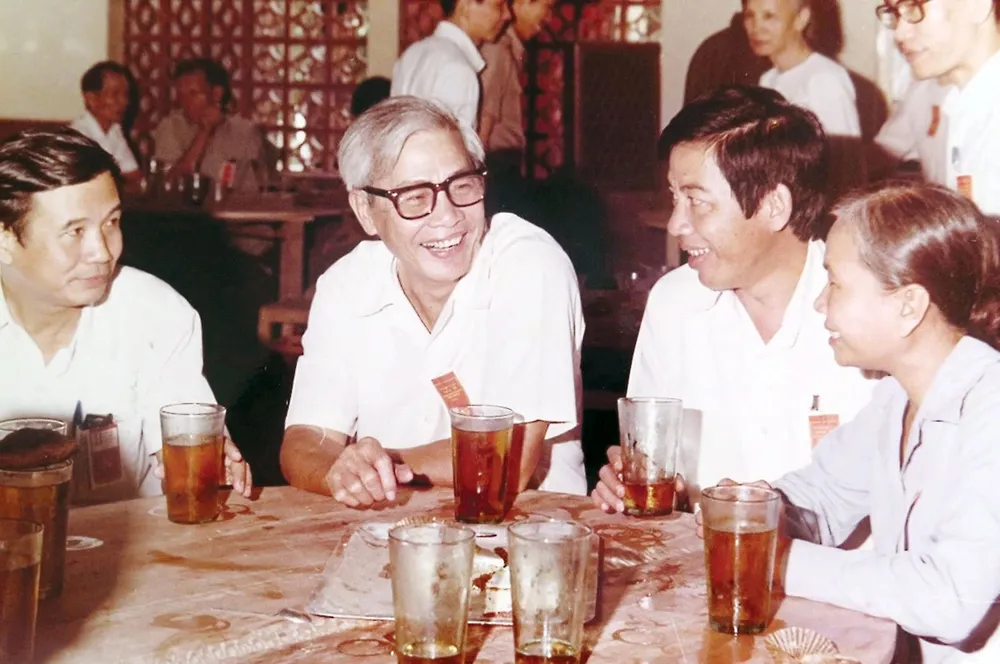 Cố Thủ tướng Võ Văn Kiệt thăm Nhà máy Dệt Thành Công khi làm Bí thư Thành ủy TP.HCM. Ảnh tư liệu 60-ca-nhan-tieu-bieu-1.jpeg