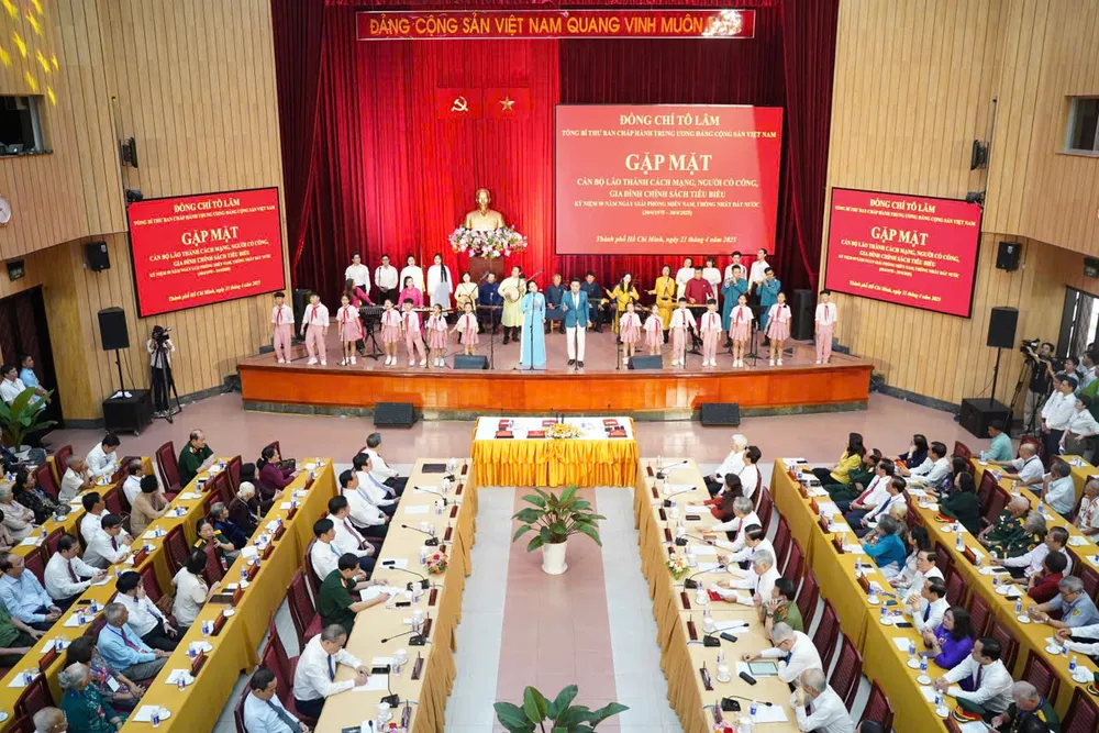 Toàn cảnh buổi gặp mặt sáng 21-4. Ảnh: THUẬN VĂN tong-bi-thu-to-lam-10.jpg