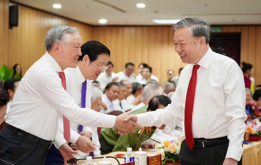 Tổng Bí thư Tô Lâm cùng các lãnh đạo Đảng, Nhà nước tại buổi gặp mặt. Ảnh: THUẬN VĂN tong-bi-thu-to-lam-4.jpg